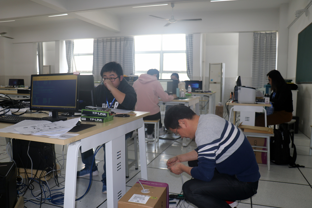 計(jì)算機(jī)教研室全力參與市技能大賽信息技術(shù)類賽事組織工作，展現(xiàn)專業(yè)擔(dān)當(dāng)與南京風(fēng)采